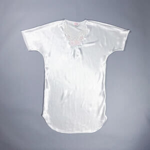 Vintage White Satin Short Nightgown with Lace and Floral Embroidery